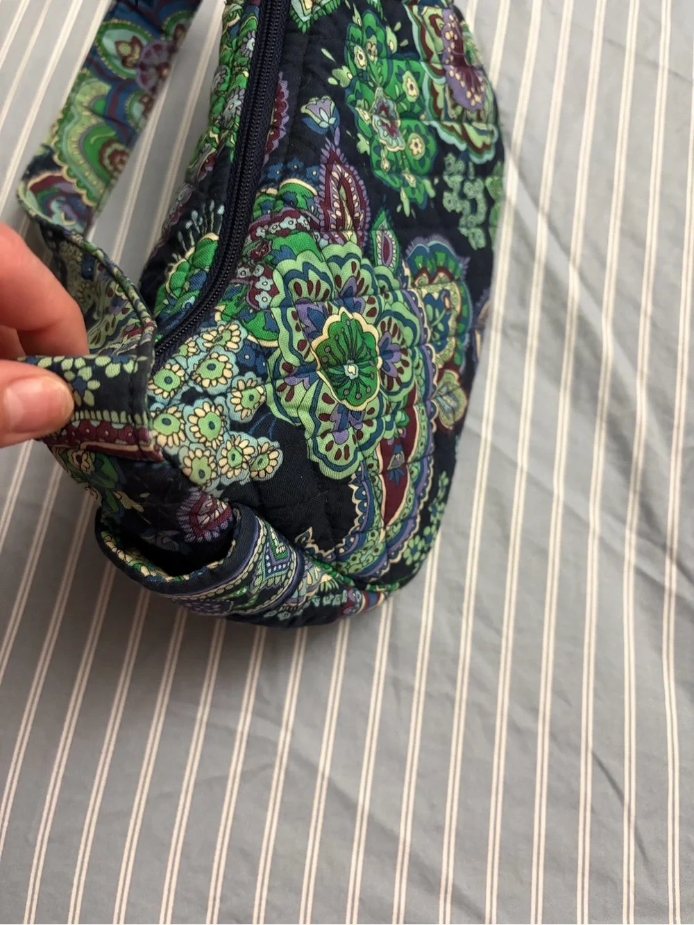VERA BRADLEY SHOULDER BAG RETIRED PATTERN